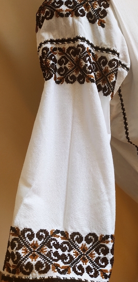 Hand-sewn, vintage and traditional Eastern European blouse (boho style) - Picture 8 of 9